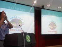 院感科对门诊医护人员进行培训