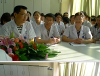 医院院长母得志教授一行深入科室开展党的群众路线教育实践活动