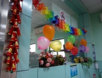 检验科叔叔阿姨为患儿送去节日的关怀