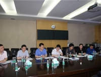 医院党委中心组召开“两学一做”之“讲政治、有信念”专题学习讨论会