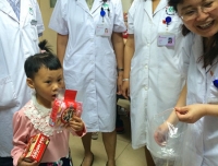 给孩子一份健康,给家长一份安心
             ——记儿科门诊庆“六一”