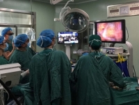 妇科王平教授带领医护团队进行3D腔镜精湛手术