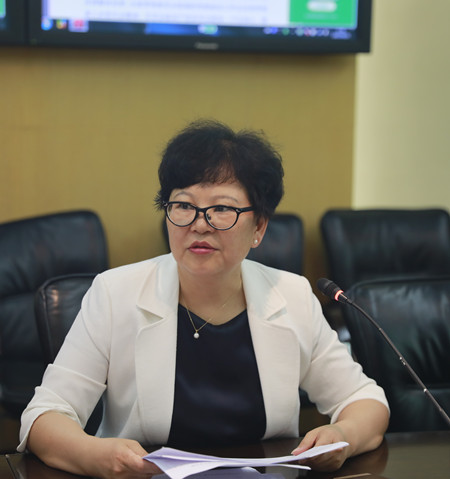 (供稿:张红,李悦;摄影:王海英)党委王素霞书记介绍了两委工作报告的