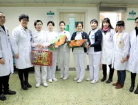 佳节关怀，情暖人心
——医院领导慰问儿童保健科医护人员