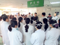 院领导一行到儿童重症医学科任命中层领导人员和科室领导集体民主测评