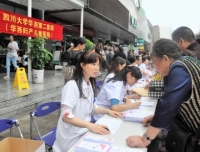 我院举办2016年“服务百姓健康行动”院内义诊活动