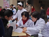 徐克惠教授一行前往三台县妇幼保健院开展义诊活动