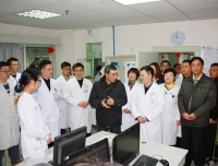 新春慰问送温暖   感恩之情永存心
                                     ——记校、院领导慰问产科医护人员
