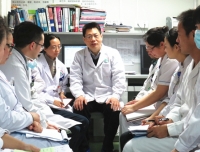 常务副院长母得志教授到儿童重症医学科现场调研