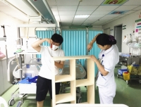 这个儿童图书角，暖暖的！
      ——儿童重症医学科团支部设立儿童图书角
