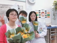 情系“5.12” “花”赞护士节
——患儿家长为急诊科全体一线护士送祝福