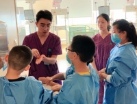 参访PICU病房，学做白衣天使
                     ——记“让爱成长” 凉山优秀学生代表游学活动
