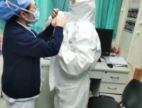演为练,练为战
——华西产科人使用防护用品反复演练,确保穿脱精准规范