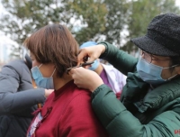 【成都商报】医护Tony当场营业理发，华西二院26名援助武汉医疗队出征