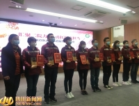 【四川新闻网】致敬英雄！川大华西第二医院26名逆行医护人员接受表彰