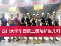 新生儿科成功开展公益游泳课堂
