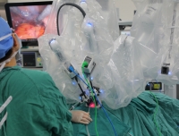 【新华社】华西第二医院开展四川首例机器人单孔妇科恶性肿瘤手术